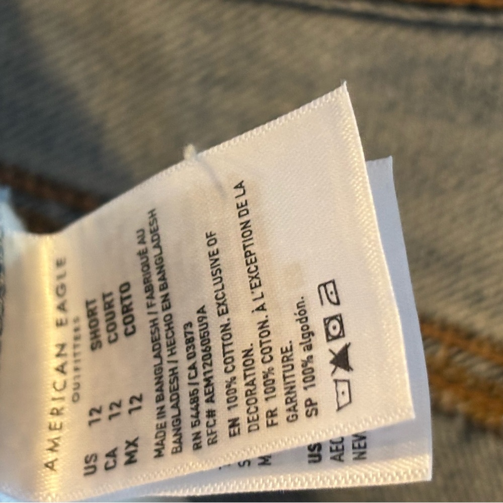 American Eagle Truly Two Toned Skater Jean Light Blue Distressed Sz 12 Short - Picture 5 of 14